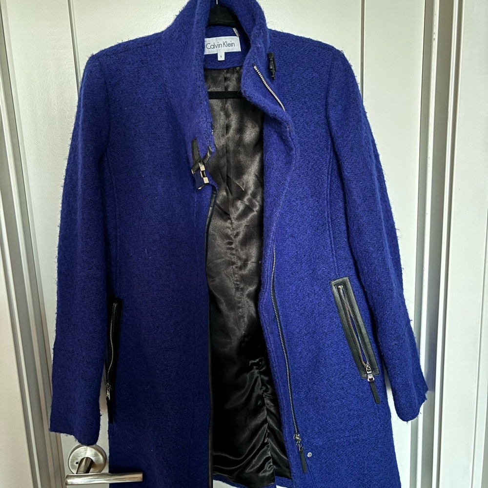 Calvin Klein Blue Trench Coat with Modern Design